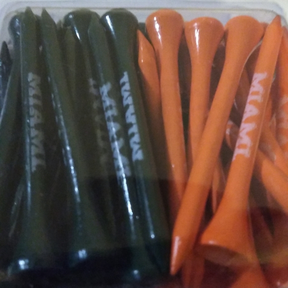 Golf balls and Tees - Picture 2 of 3